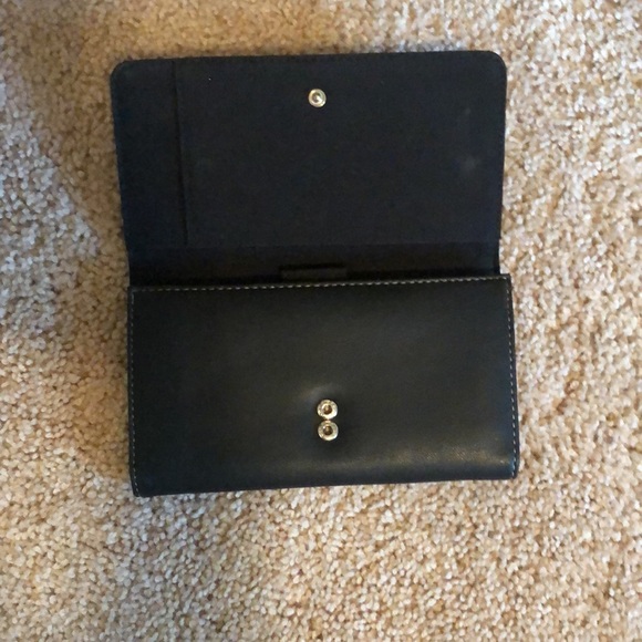 🔥FINAL SALE~ 2 Nine & Co Wallets - Picture 5 of 6